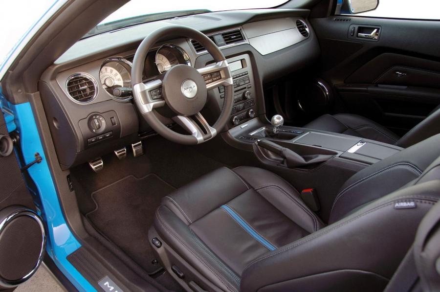  Ford Mustang GT 2010 года  (фото 65 из 213)